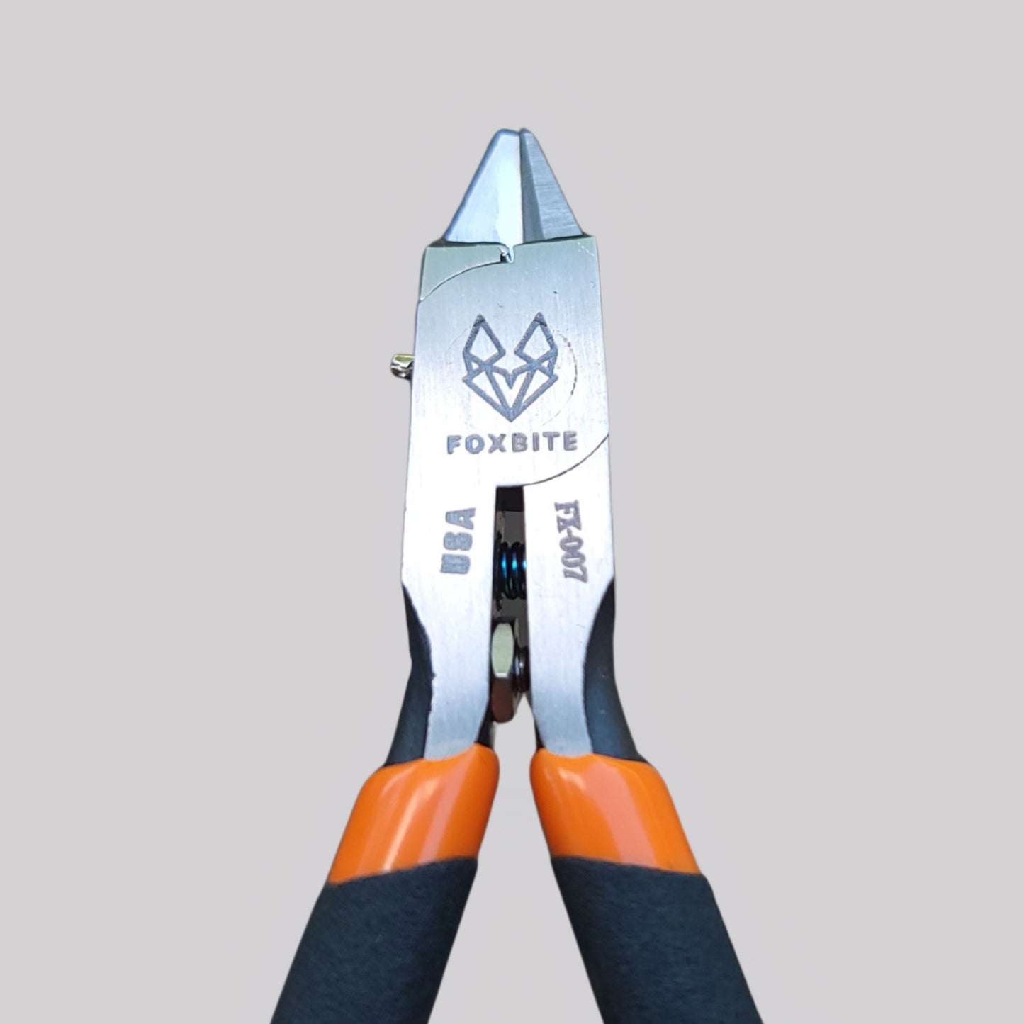 "Flush-cut nippers for miniature building with no stress marks or plastic deformation"