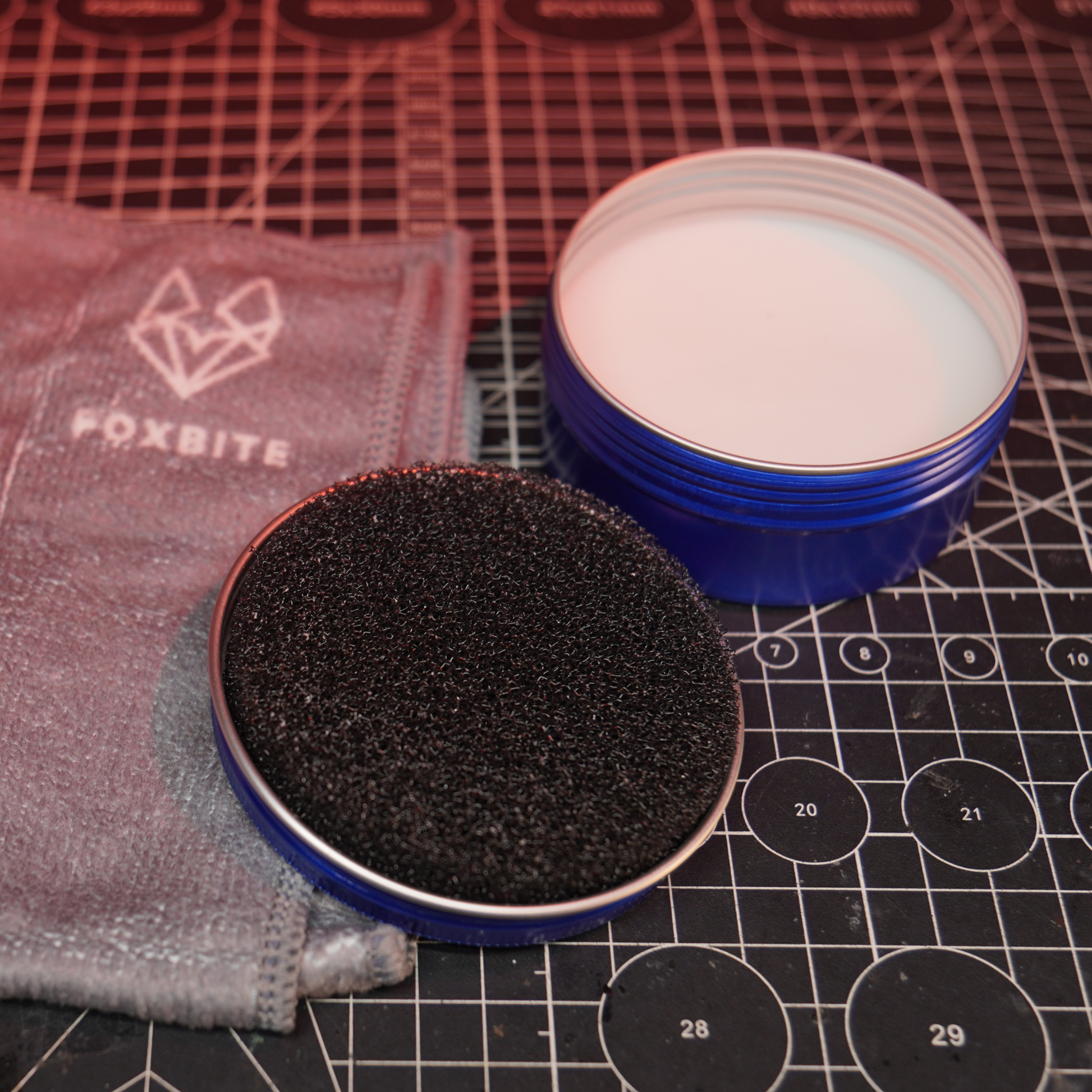FOXBITE Brush Soap with cleaning sponge and microfiber work cloth